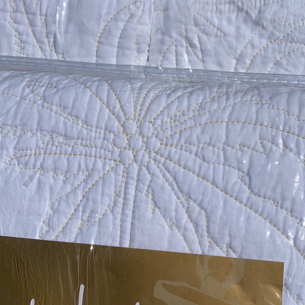 NEW Nicole Miller Full/Queen Bed Quilt & Shams - Picture 7 of 7